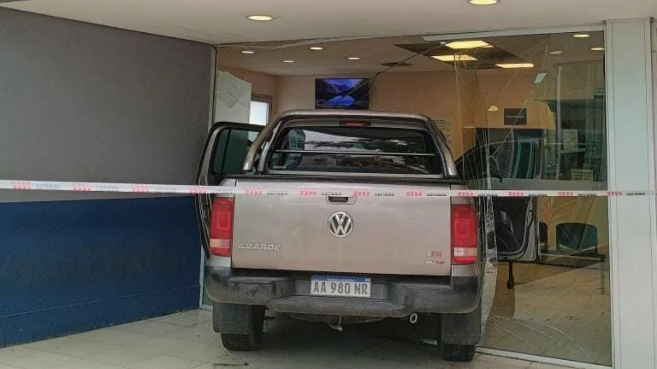 El incidente ocurrió en el Hospital de Boulogne, en San Isidro, y pudo convertirse en una tragedia. El conductor, tiene su licencia registrada en CABA y será inhabilitado temporalmente.