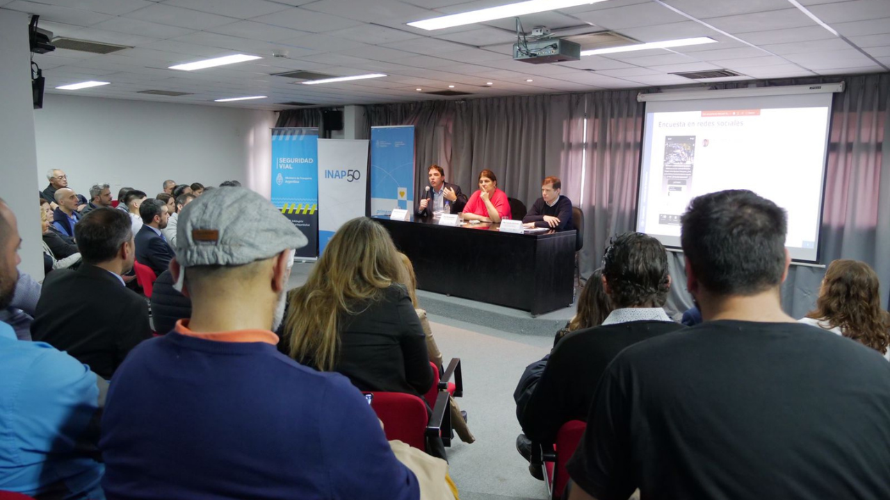 La capacitación busca promover la conducción segura y el respeto de las normas de tránsito.