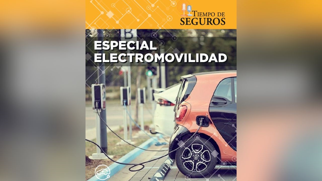 La publicación pone el foco en cómo la irrupción de los vehículos eléctricos redefine coberturas, riesgos y oportunidades en el mercado asegurador.