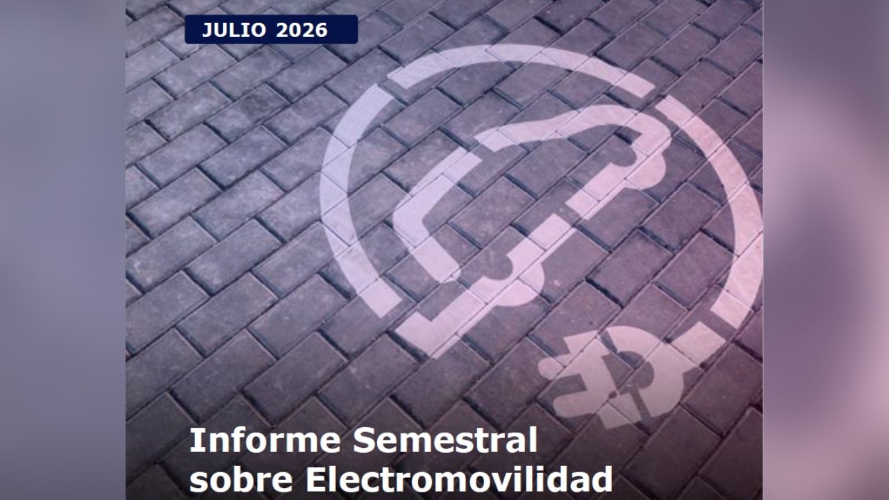 El mercado automotor argentino atraviesa una transformación inédita. Mientras el volumen total de patentamientos de vehículos 0 km sufrió una contracción del 11,1% durante el primer semestre de 2026, el segmento de vehículos con motorización alternativa (híbridos y 100% eléctricos) experimentó una verdadera explosión comercial: se matricularon 42.238 unidades, lo que representa cuadruplicar (+339,4%) los registros de igual período de 2025 (9.613 unidades).