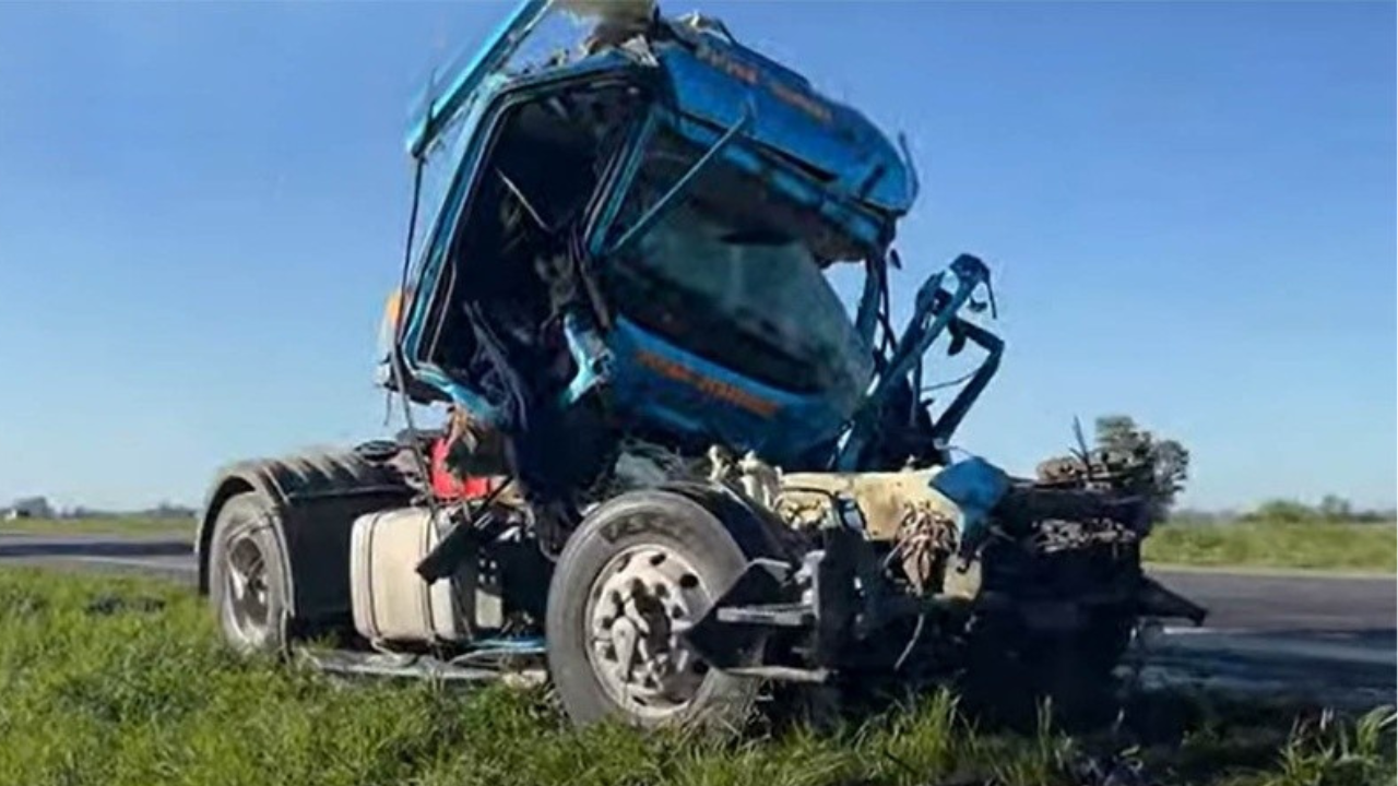 El hecho se produjo en horas de la madrugada entre Arroyo Seco y General Lagos. El tránsito no estaba cortado en su totalidad pero la congestión era muy importante.