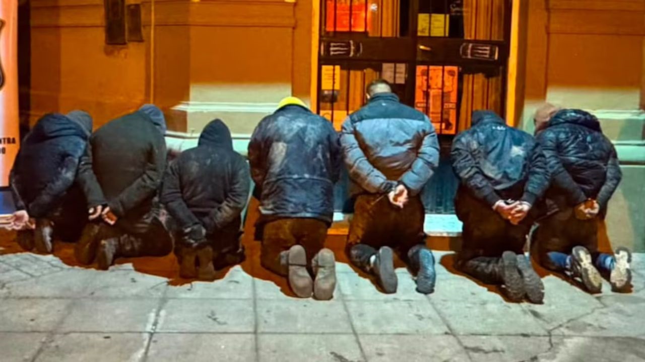 Los arrestos fueron realizados en la madrugada de este domingo. El procedimiento continúa en el lugar.