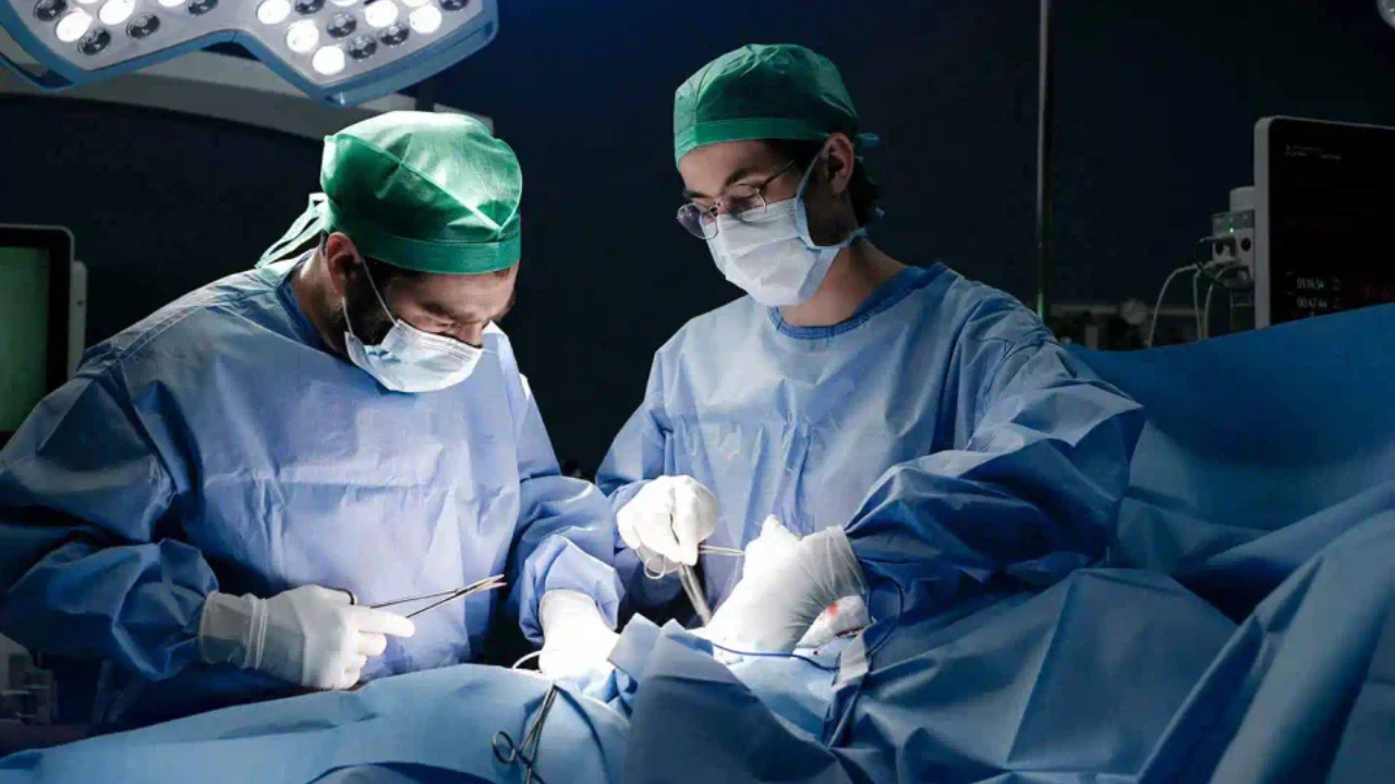 La condena se extiende también a la aseguradora de la institución médica.