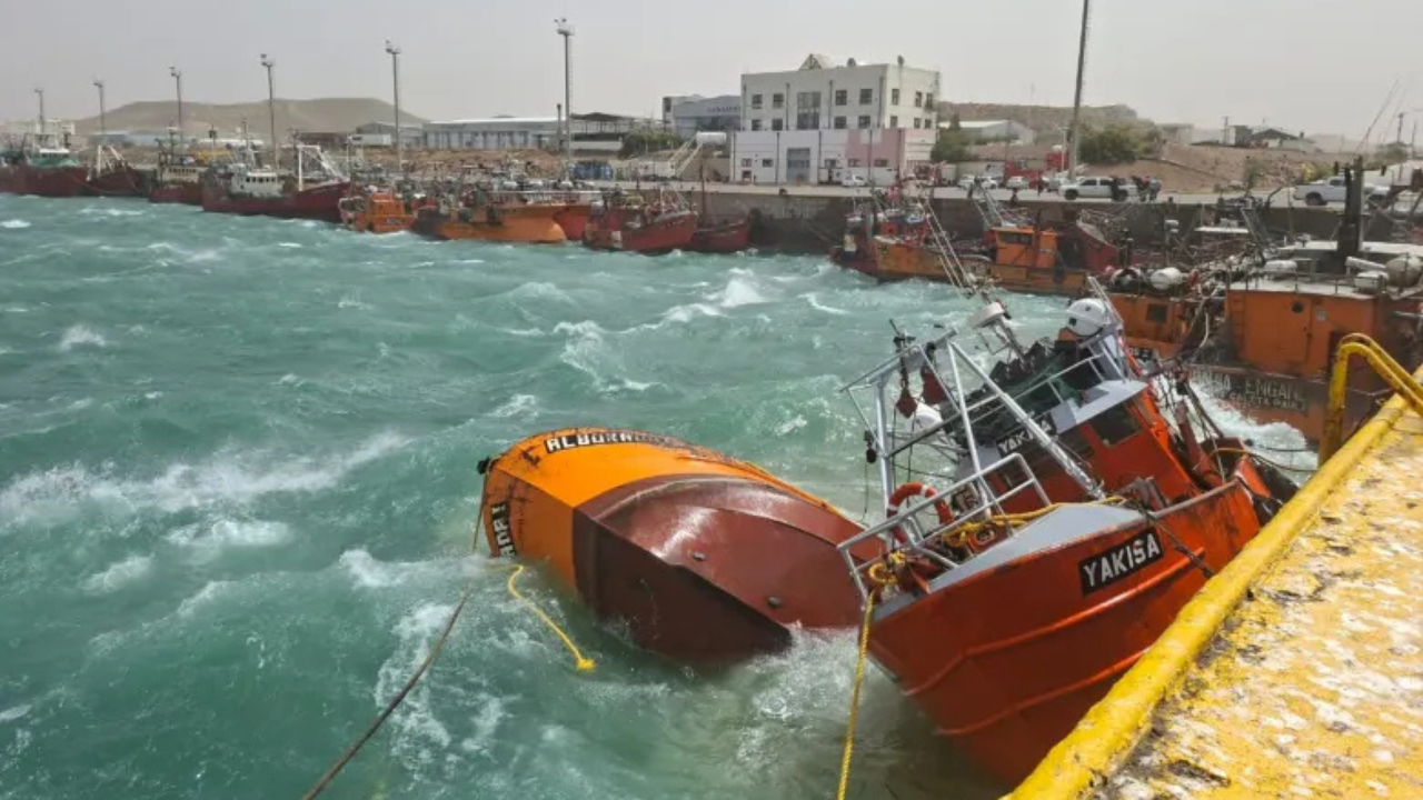 Un violento temporal activó operativos de rescate, cierres de rutas, suspensión de clases y despliegues de emergencia en tres provincias golpeadas por el viento extremo.