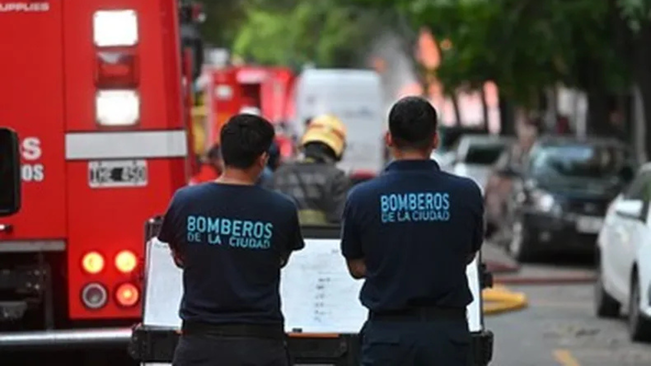 El bebé cayó desde el noveno piso hasta el subsuelo del edificio de Avellaneda al 2400. El drama ocurrió frente a su madre.