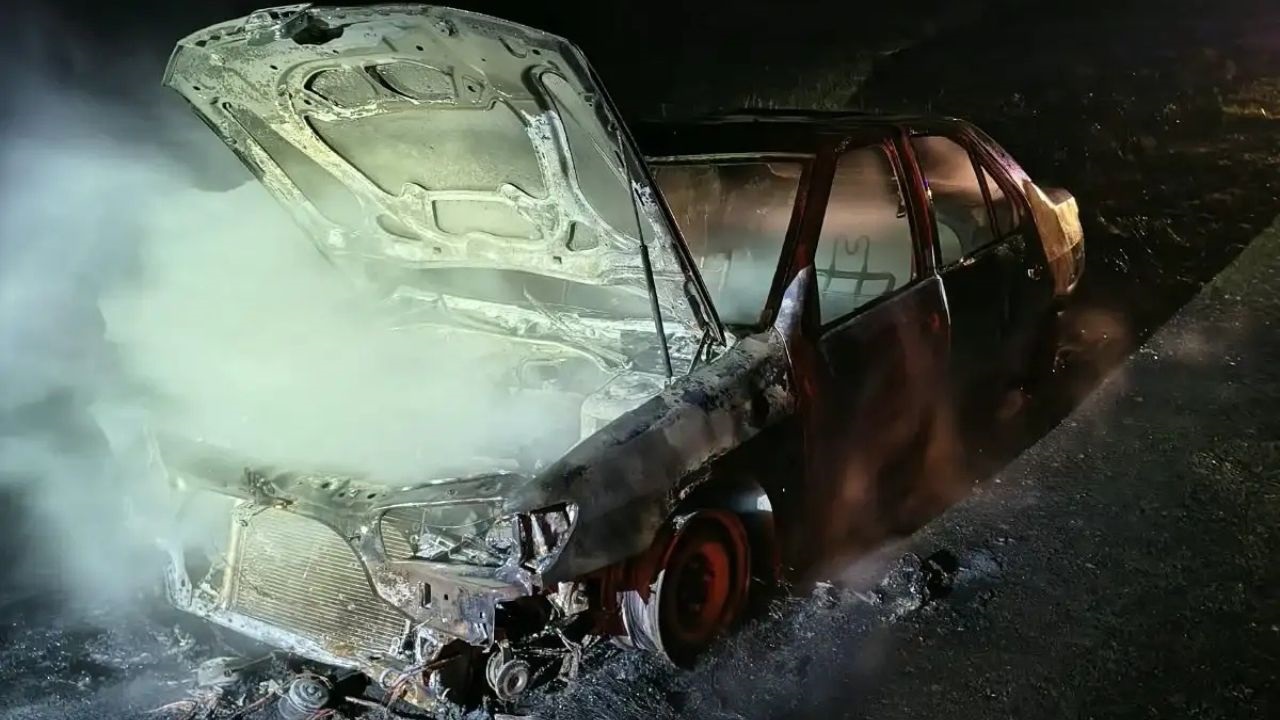 El imputado afirmó que le habían robado su Peugeot 306. Sin embargo el vehículo apareció incendiado y las cámaras de seguridad confirmaron inconsistencias en su relato.