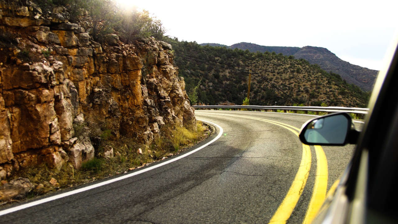 El aumento del tránsito en rutas y las condiciones climáticas variables hacen que la planificación y la conducción responsable sean claves para disfrutar del viaje sin sobresaltos.
