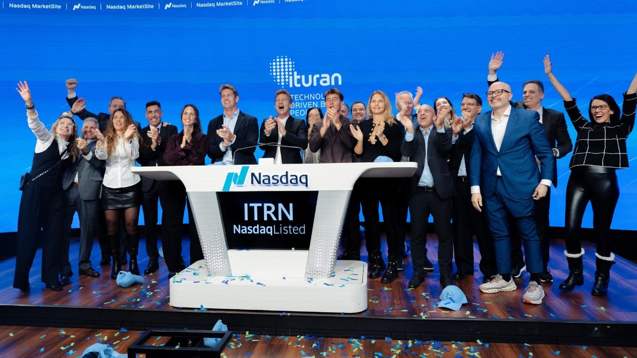 La celebración resume tres décadas de innovación y liderazgo en telemática, presentes hoy también en la operación local en Argentina.