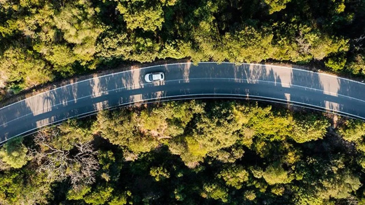 La inteligencia artificial comienza a consolidarse como una herramienta de apoyo para los conductores españoles en la gestión de sus seguros de automóvil.