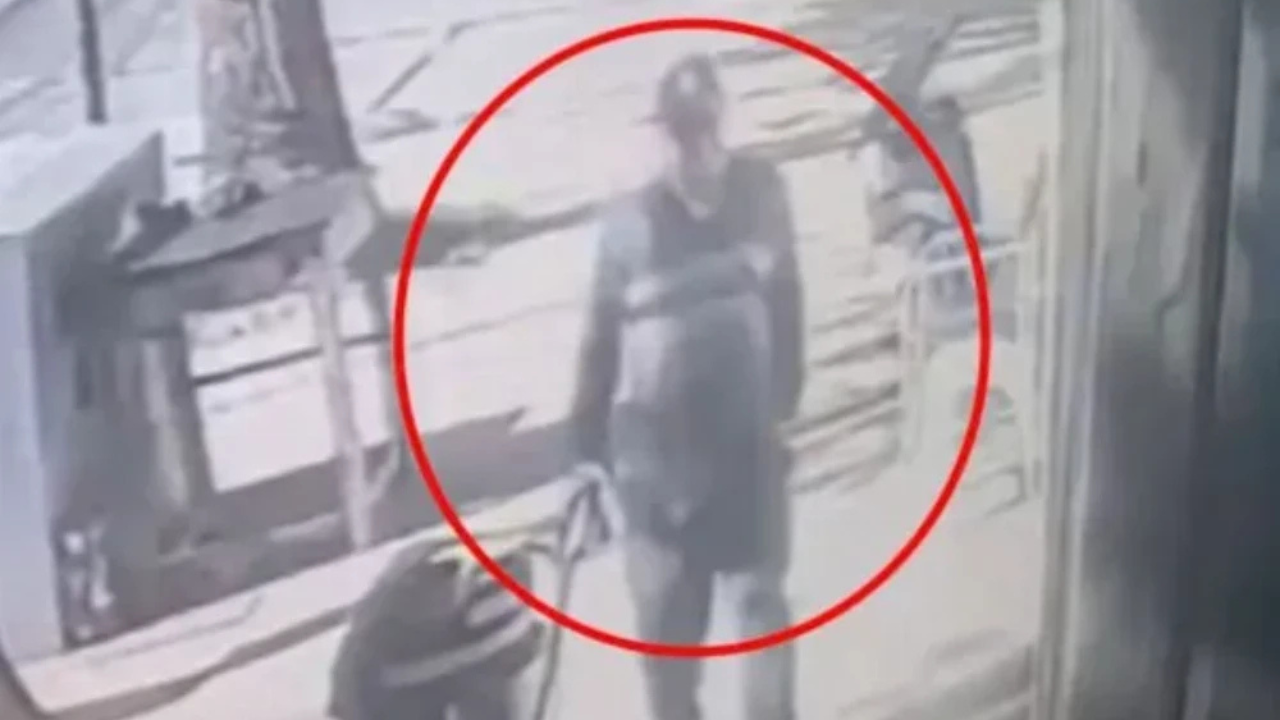 Ocurrió en un local ubicado en la calle Patrón al 7.000. Una cámara de seguridad filmó al sospechoso, quien aún se encuentra prófugo y es buscado intensamente por la Policía.