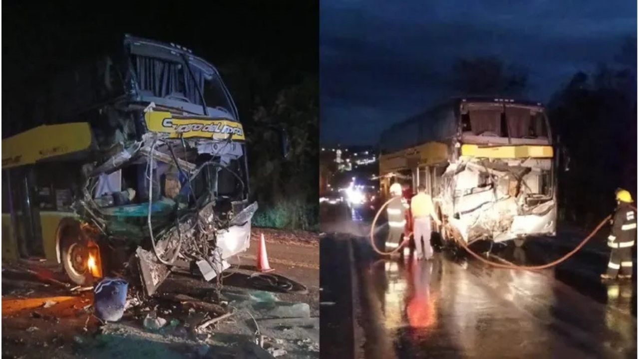 El colectivo de larga distancia trasladaba 60 pasajeros, impactó contra la parte trasera de un camión Scania en la Ruta 12.