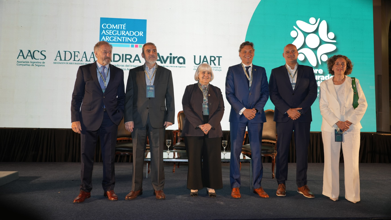 El encuentro tuvo lugar en el marco de la celebración del Día del Seguro. Participaron los presidentes de AACS, ADEAA, ADIRA, AVIRA y UART.