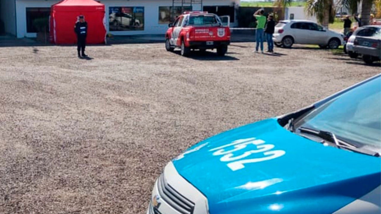 Entrevistamos a ANDREA VIVIANA LÓPEZ, productora de seguros que ejerce su actividad en la ciudad de Rojas, Provincia de Buenos Aires y que representa al Grupo Sancor Seguros. Te invitamos a conocer acerca de ella, de su ciudad y de cómo desarrolla la profesión en esta importante localidad.