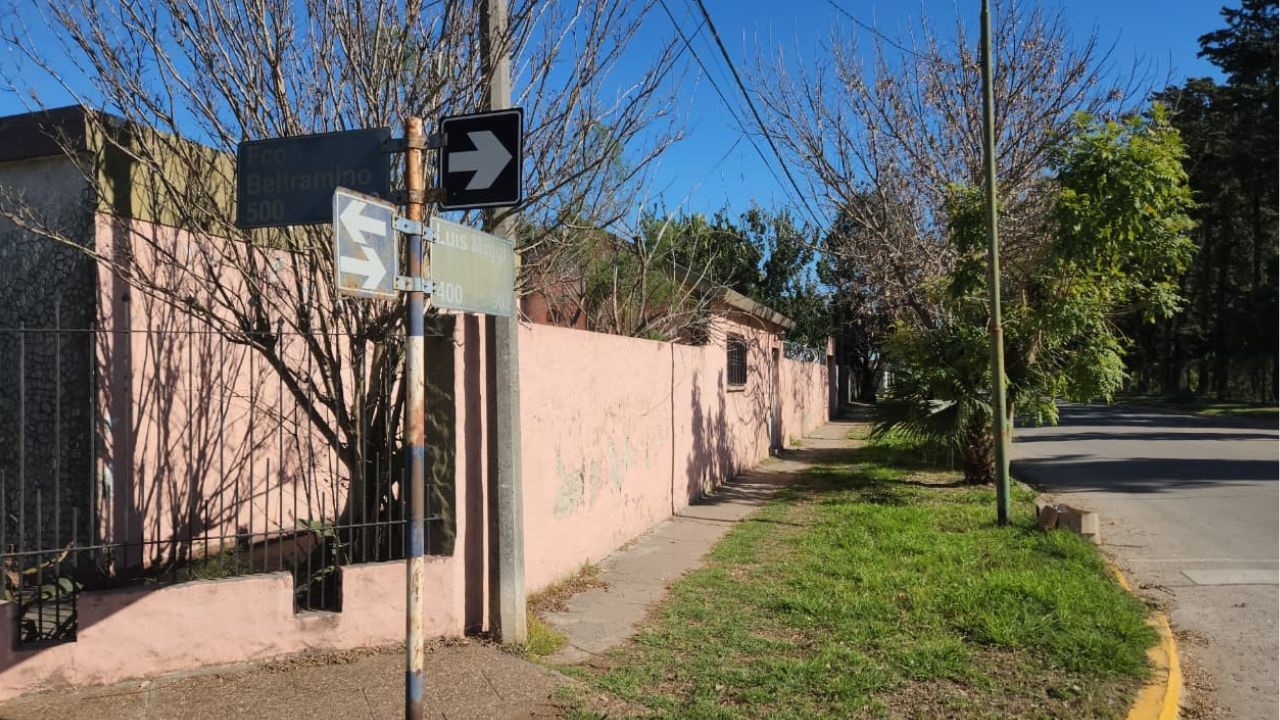 El hombre sufrió tres ingresos delictivos en apenas dos días en su vivienda de barrio Guillermo Lehmann. Le robaron herramientas, mercadería y dañaron el portón. Asegura que perdió la inversión que había realizado para abrir un negocio.