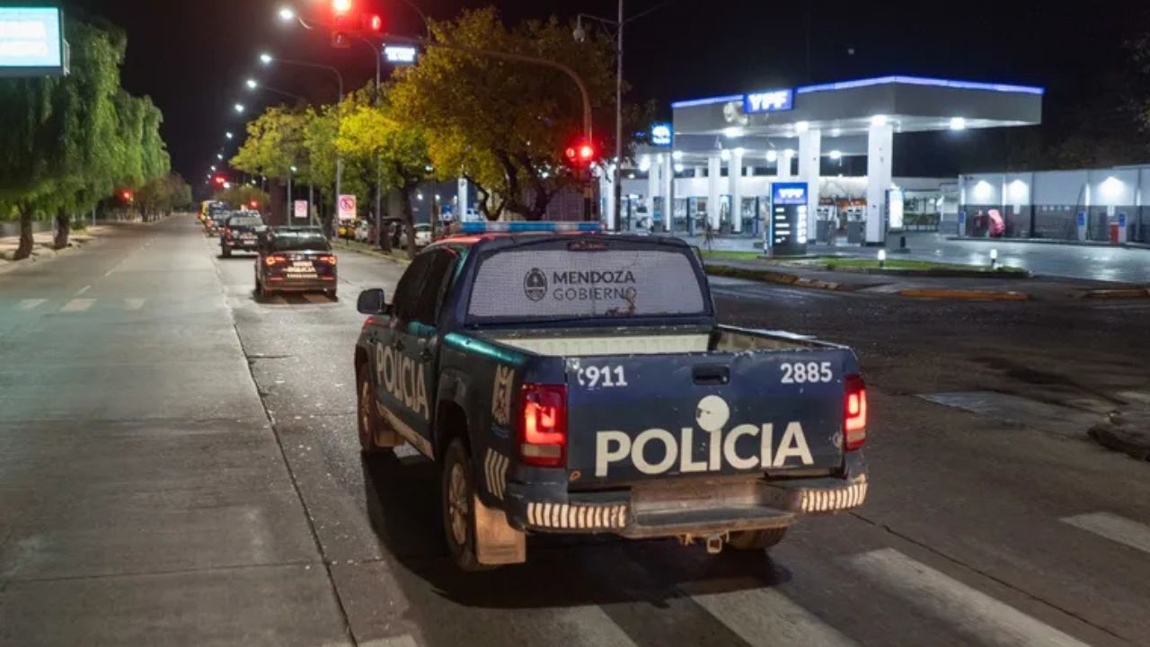 El incendio se originó mientras se realizaban trabajos de soldadura y una chispa alcanzó material con aserrín. Hubo pérdidas en distintos sectores.