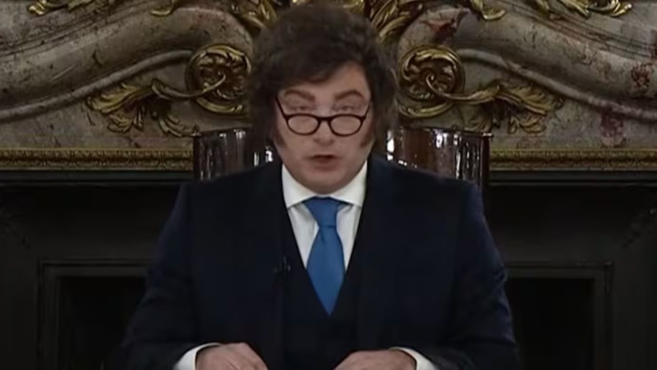 En su discurso del 30 de julio, el Presidente calificó al sistema actual de "burocrático, limitado e ineficiente". Se eliminaría la autorización previa de productos y adelantó el envío de un proyecto de reforma estructural al Congreso. La Superintendencia pasará a concentrarse exclusivamente en la solvencia patrimonial y el combate al fraude, abriendo las puertas a una era de desregulación y libre competencia