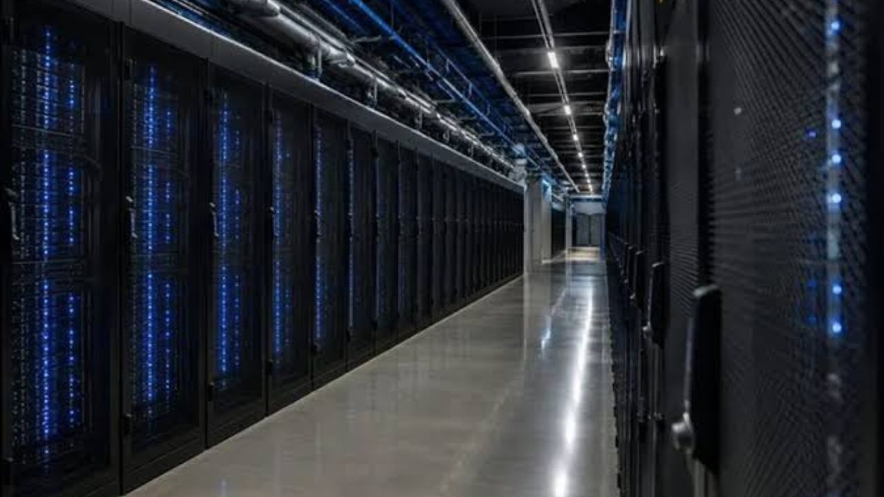 Un informe de Allianz Trade sostiene que el crecimiento de la inteligencia artificial está incrementando el impacto ambiental de los centros de datos, con mayores emisiones de dióxido de carbono y un creciente consumo de electricidad y agua.