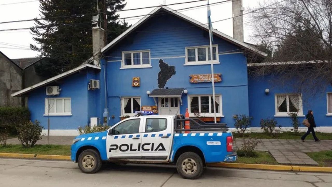 El hecho ocurrió en la playa de estacionamiento de un supermercado. La maniobra replicó el código de seguridad de la llave y deberá reemplazar todo el sistema electrónico.