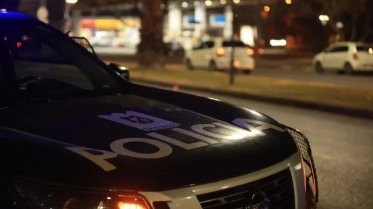 El accidente ocurrió en Tupungato cuando la conductora hizo una maniobra marcha atrás y la embistió. La menor permanece internada en estado grave.