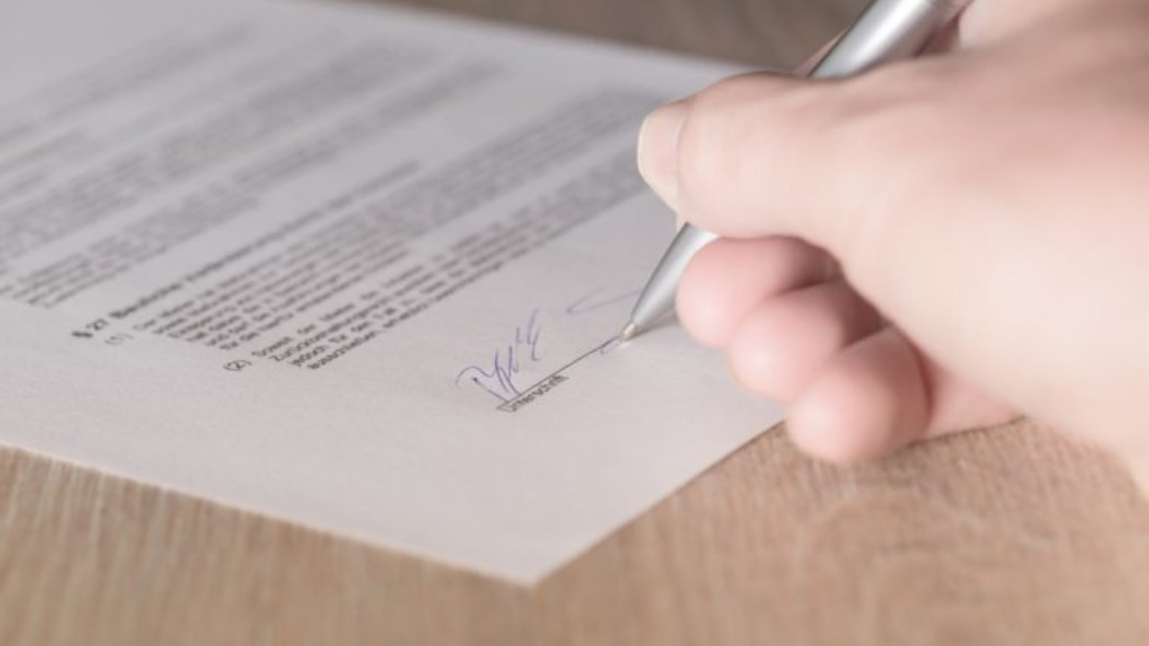 La medida busca reducir la litigiosidad en el sistema de riesgos del trabajo. La nueva normativa crea un procedimiento para que las Aseguradoras de Riesgos del Trabajo (ART) puedan ofrecer una compensación económica a los trabajadores que sufrieron un accidente o enfermedad laboral, incluso si no les quedaron secuelas incapacitantes