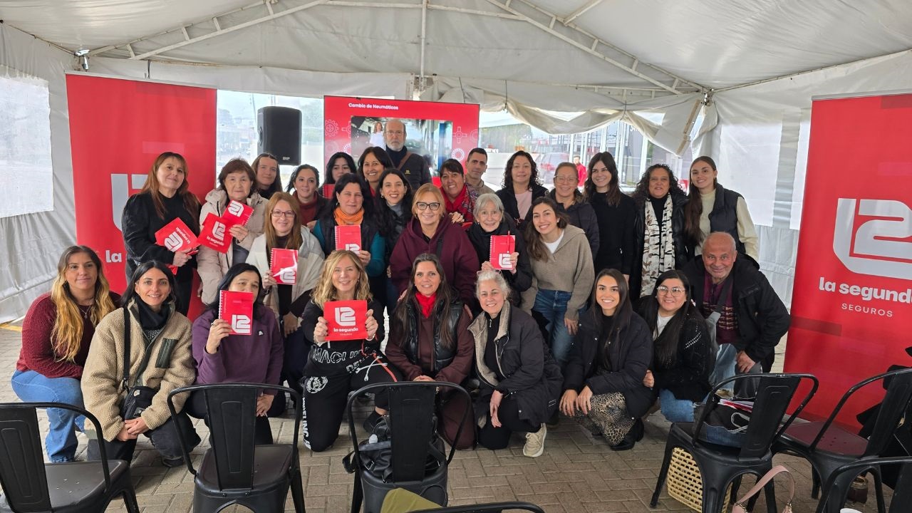 En alianza con la influencer Lady Fierros, la compañía desplegó un ciclo de formación en mecánica básica para brindar herramientas de autonomía y seguridad vial femenina.