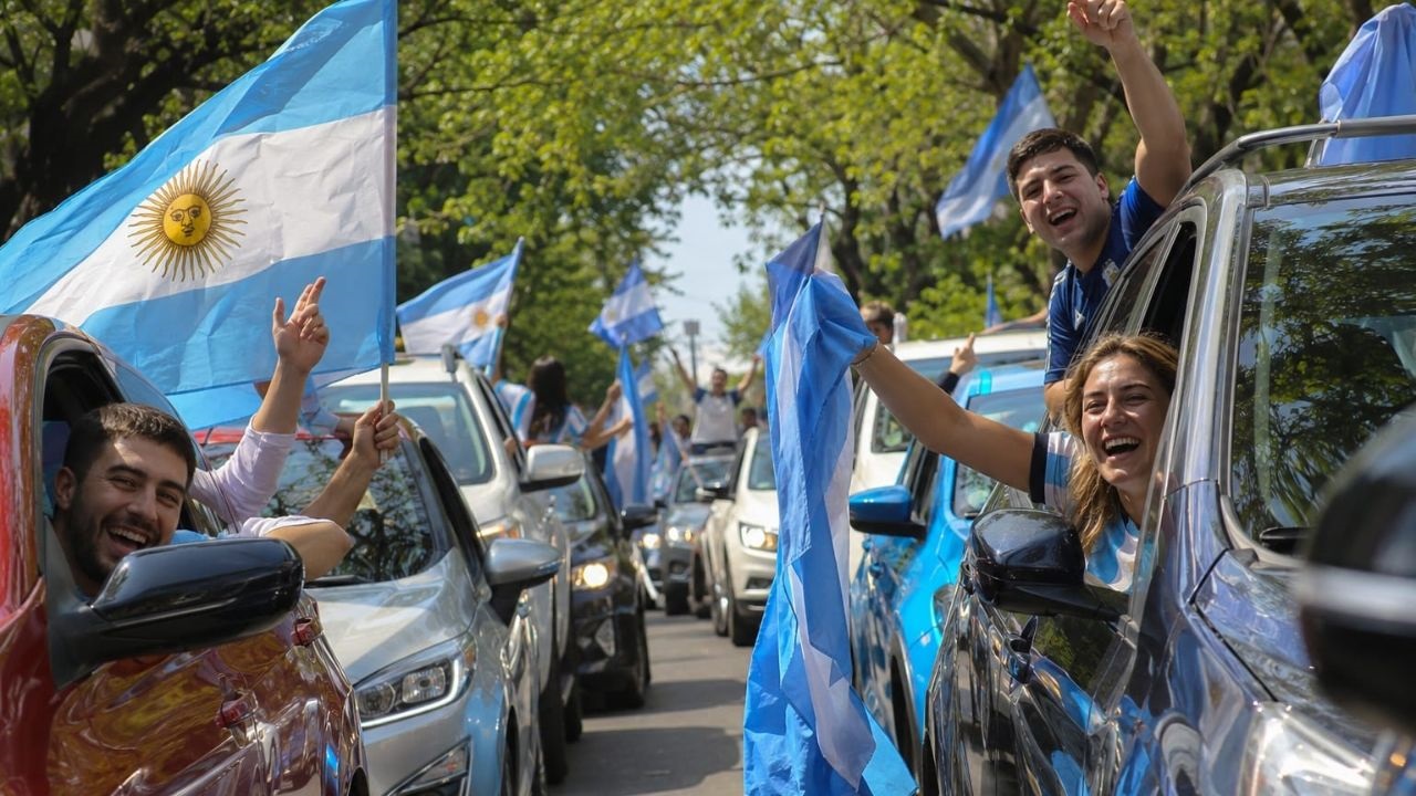 Para evitar que las celebraciones se empañen, la aseguradora, promueve pautas de convivencia vial destinadas a cuidar a las familias.