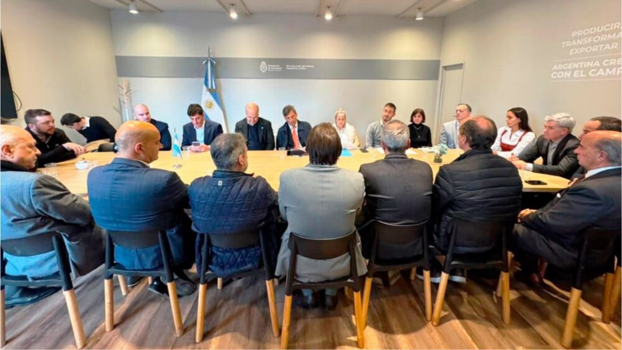 La jornada reunió a autoridades nacionales y referentes del sector para analizar el aporte del seguro, la tecnología y el financiamiento al nuevo ciclo ganadero.