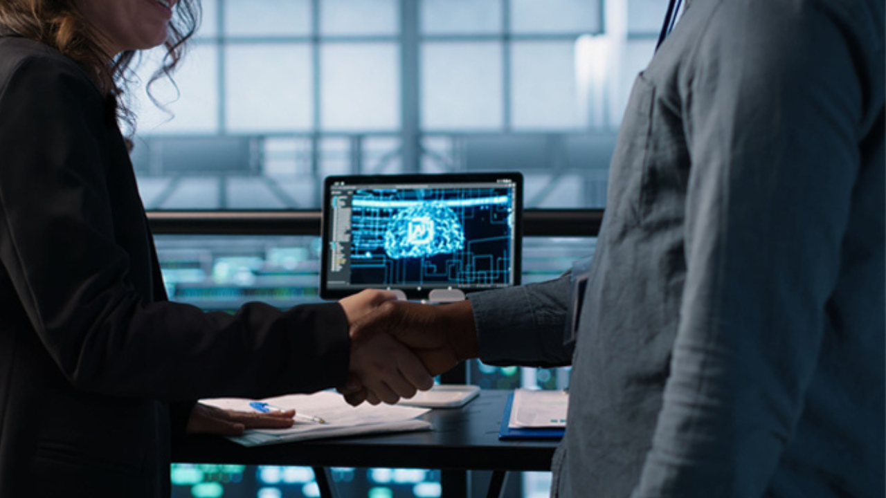 La automatización avanza en procesos críticos como siniestros, fraude y back office, obligando a reforzar talento especializado y modelos de gobernanza. Según Qaracter, el reto no es solo tecnológico, es organizativo, cultural y de confianza en sectores altamente regulados.