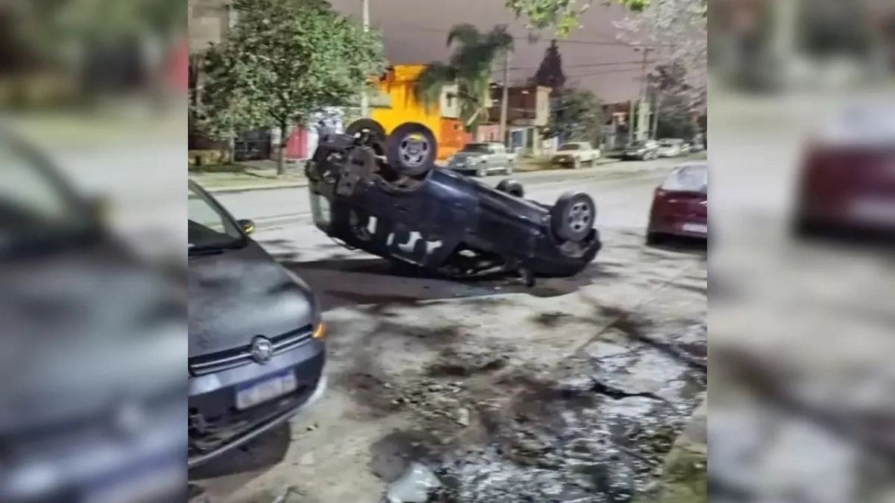 El conductor de 34 años embistió con su rodado a una camioneta desocupada sobre la Avenida Presidente Perón en el barrio Coronel Arias. A pesar del violento impacto, no hubo heridos.
