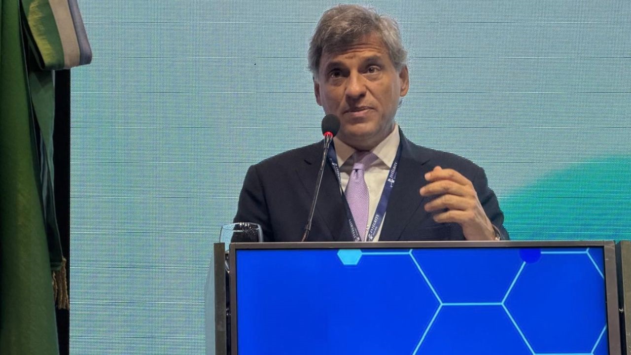 Durante su disertación ante productores asesores de seguros del Noreste Argentino (NEA), el Superintendente de Seguros de la Nación, Guillermo Plate, ratificó el compromiso del organismo de supervisar con foco en el riesgo real de las entidades. Aseguró que la solvencia "no es un elemento jurídico, sino técnico indispensable" para sostener la credibilidad del sistema.